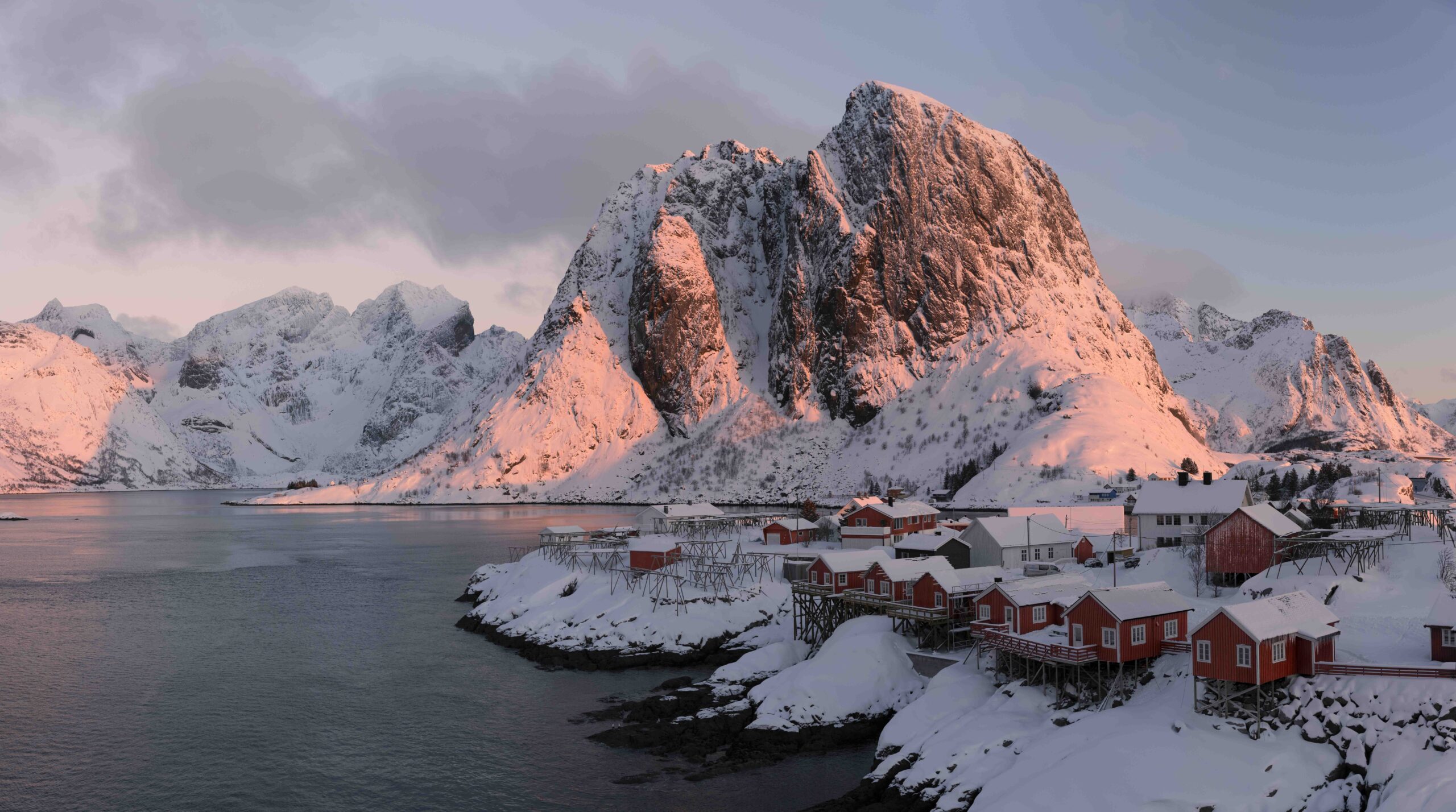 Hamnøy fishing cabins with the mountains behind